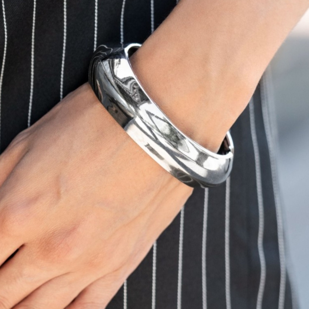 NIB Silver tone bangle bracelet
